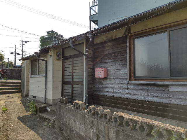 聖フランシスコ病院近くの平屋の建物外観