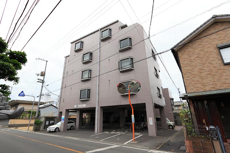 高松市香西本町のマンションの建物外観