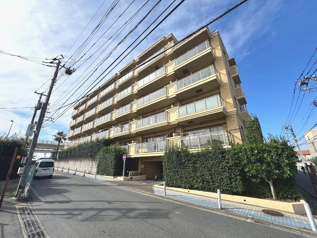 藤沢市片瀬海岸のマンションの建物外観