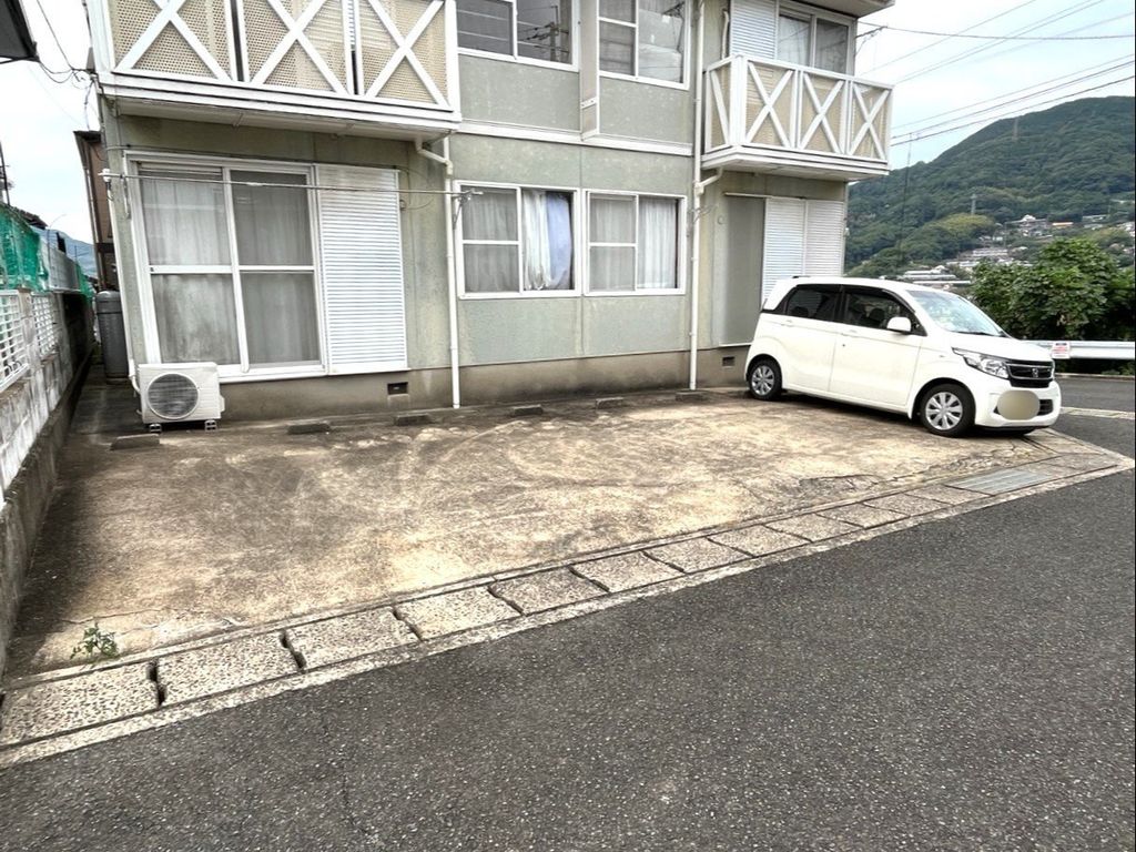 【アーバン白木の駐車場】