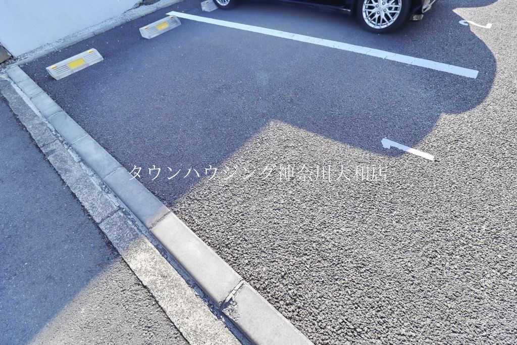 【クレイノミカミの駐車場】