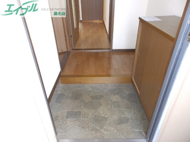 玄関　同一タイプ部屋写真