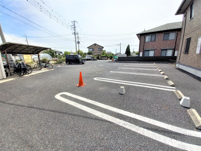 【ローズコート山崎の駐車場】