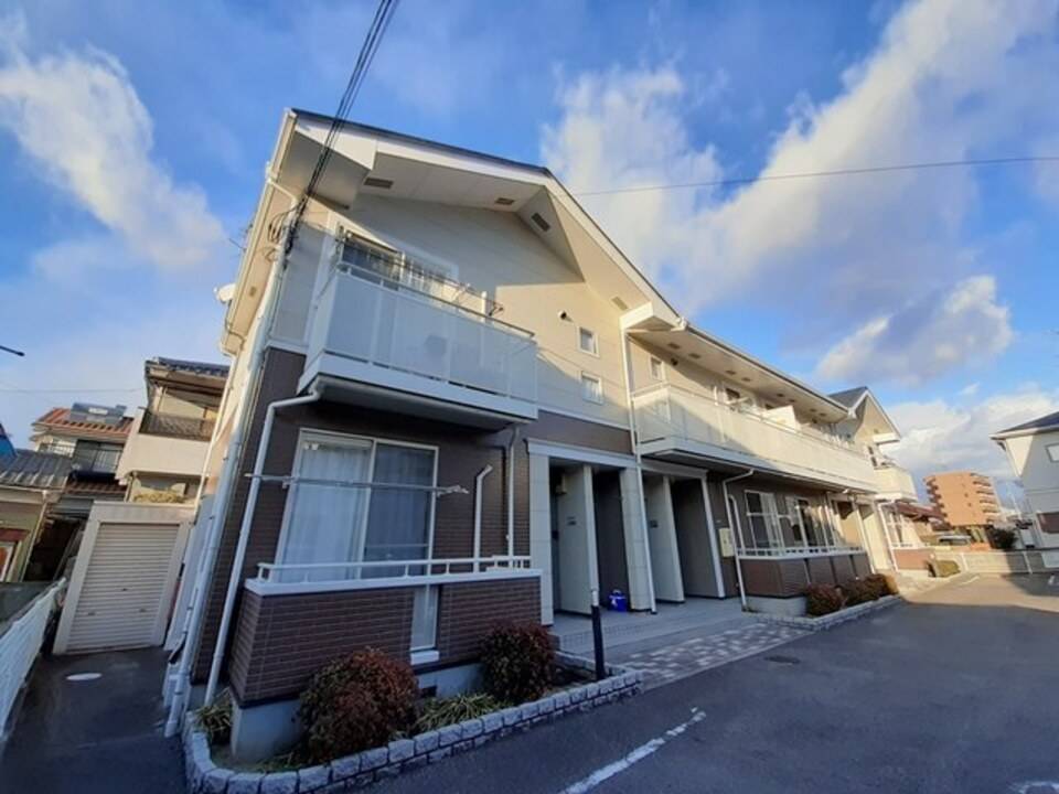 松山市竹原のアパートの建物外観