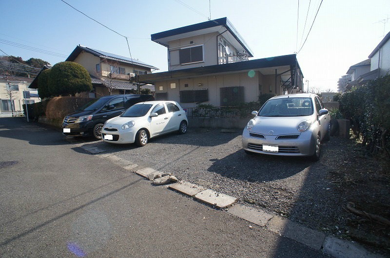 【ヴィラエクセレントの駐車場】