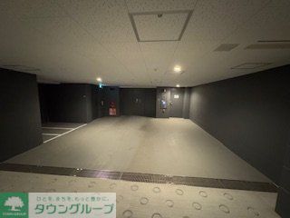 【渋谷区猿楽町のマンションの駐車場】