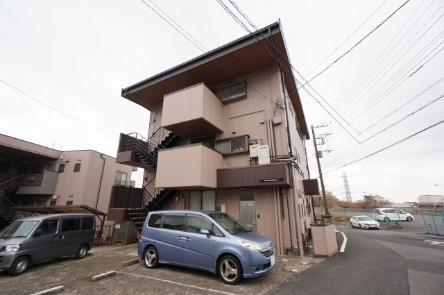 千葉市若葉区高品町のマンションの建物外観