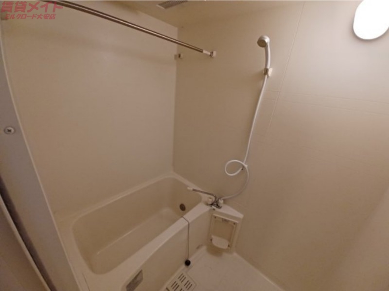 バス・シャワールーム　別部屋同タイプ