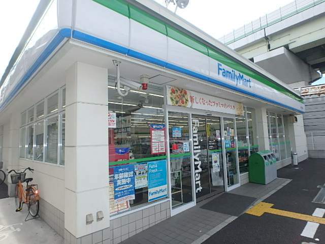 コンビニ　ファミリーマート（コンビニ）まで550m
