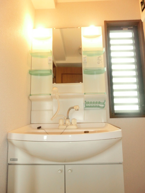 洗面設備　＊同タイプの他のお部屋の写真です
