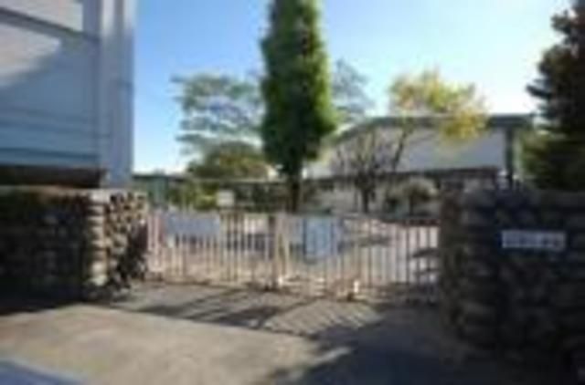 小学校　昭島市立成隣小学校（小学校）まで668m