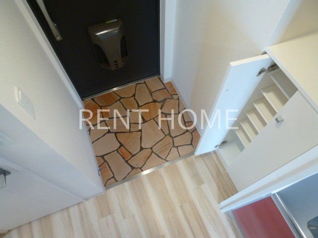 玄関　下駄箱付き