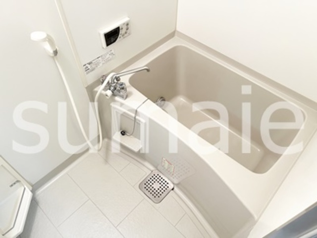 バス・シャワールーム　清潔感のあるバスルーム。