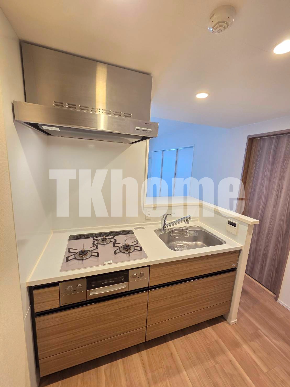 キッチン　3ツ口コンロ(同マンション・別室参考写真)