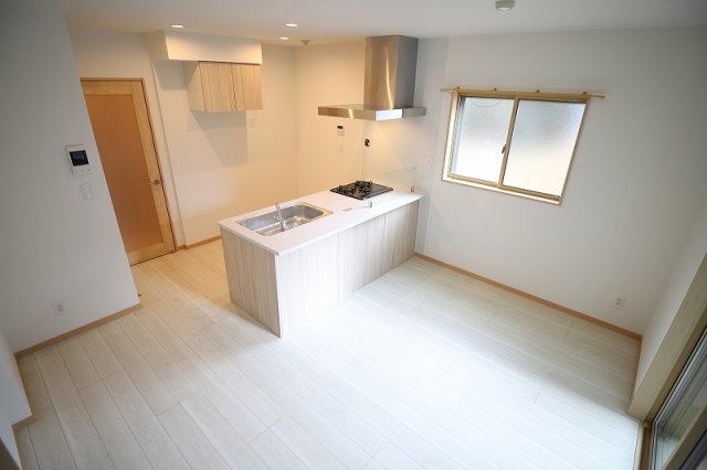 居室・リビング　※別号室の為、現況優先