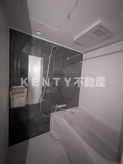 バス・シャワールーム　コンパクトで使いやすいお風呂です