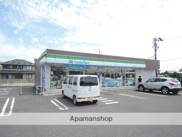 コンビニ　ファミリーマート（コンビニ）まで318m