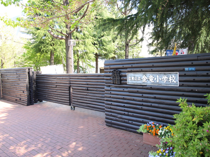 小学校　物件（小学校）まで340m