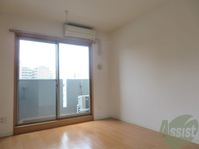 居室・リビング　８．７帖のリビングは陽当たりも良く明るいですね。