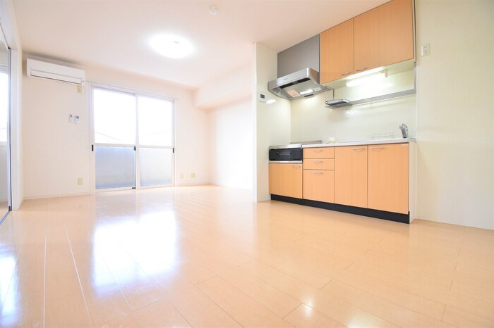 居室・リビング　12帖の広々リビングです、エアコン完備◎