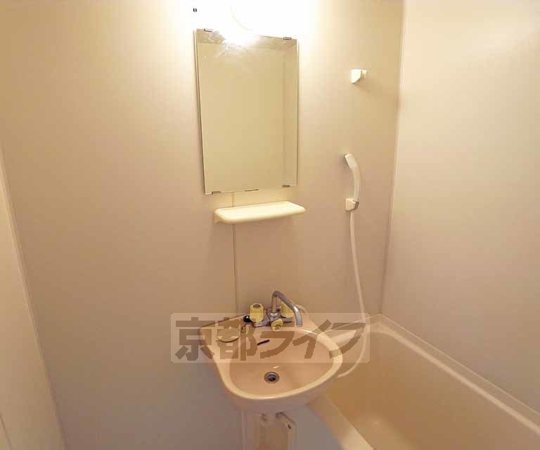 洗面設備　綺麗な洗面所です。