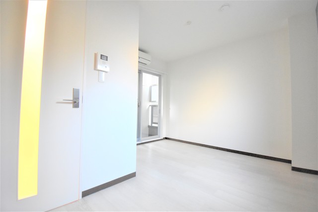 居室・リビング　★洋室６．１帖・二面採光のお部屋です★