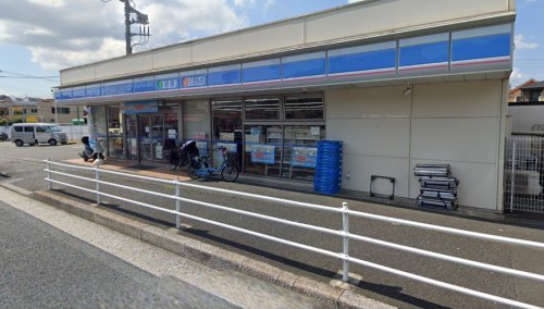 コンビニ　ローソン 横浜釜利谷東五丁目店（コンビニ）まで744m