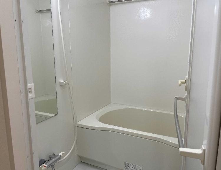 バス・シャワールーム　浴室乾燥機・追い炊き機能付き♪