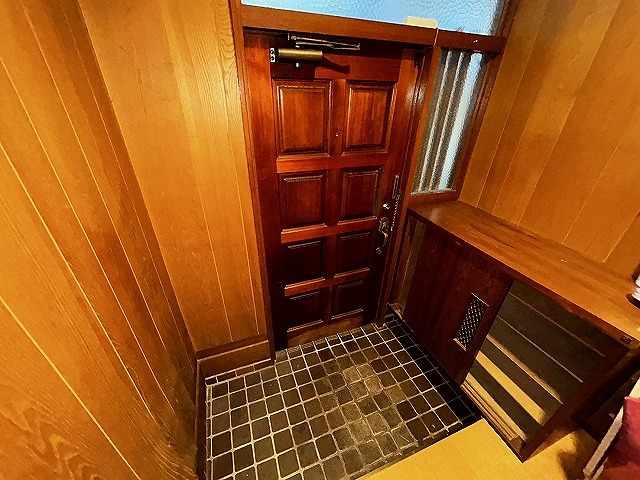 玄関　ワイドなシューズボックス付　　＊リフォーム前