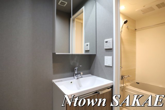 洗面設備　独立洗面台あり、毎朝おしゃれに忙しい女性の方におすすめです