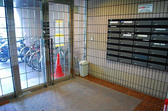 エントランス　ゆとりのあるエントランスです