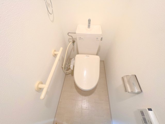 トイレ　清潔感のあるトイレは、誰もがリラックスできる空間です。