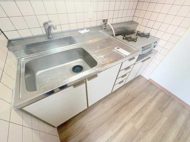 キッチン　あなたの好みに合わせたコンロを置いてくださいね。