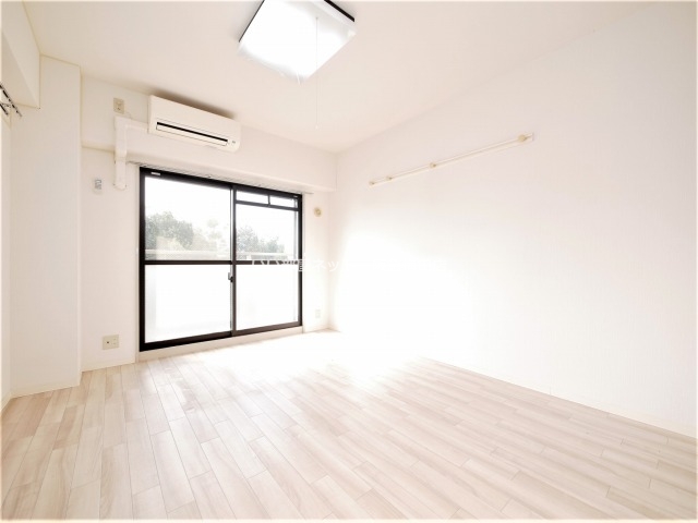 居室・リビング　反転タイプとなります。