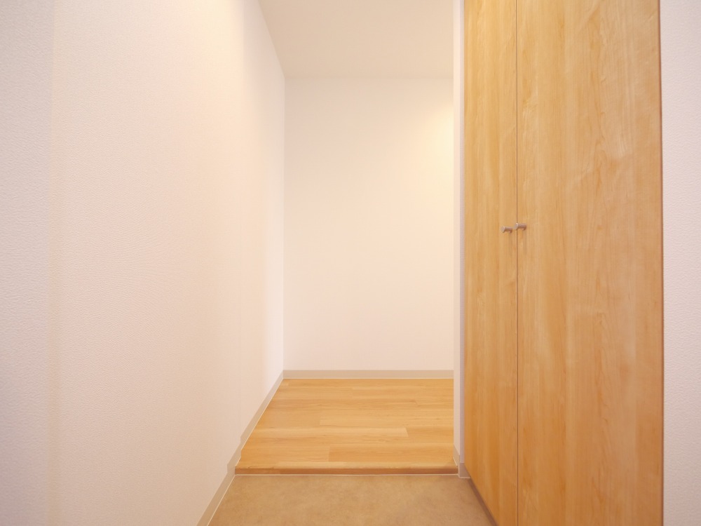 玄関　☆玄関には収納も完備☆