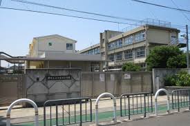 小学校　堺市立浜寺石津小学校（小学校）まで367m