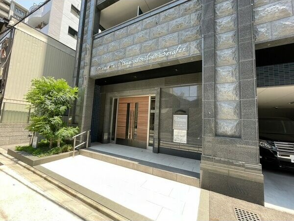 エントランス　名古屋で一番初期費用の安い賃貸専門の不動産会社です(^^)