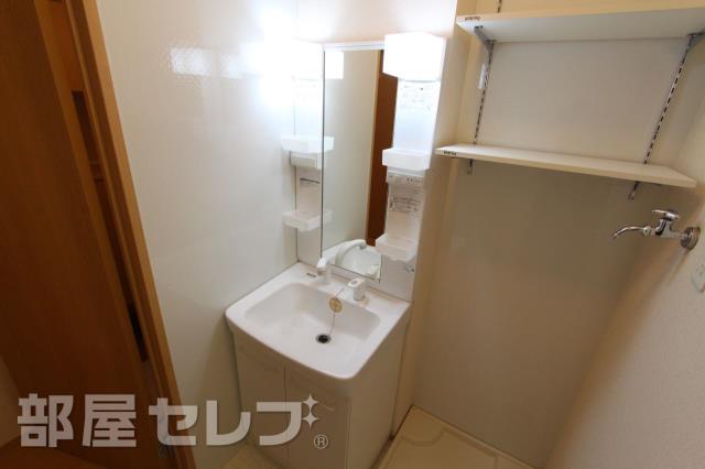 洗面設備　独立洗面化粧台です。