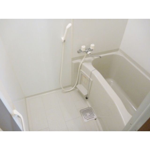 バス・シャワールーム　バス・トイレ別なので湯船にゆっくり浸かれます♪