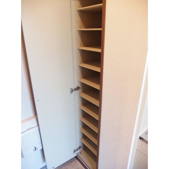 その他設備　下駄箱完備の玄関♪