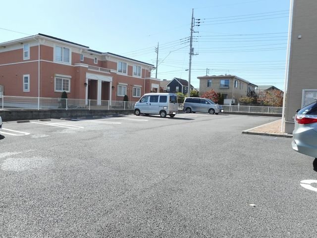 駐車場　車をお持ちの方に嬉しい駐車場付きの物件です