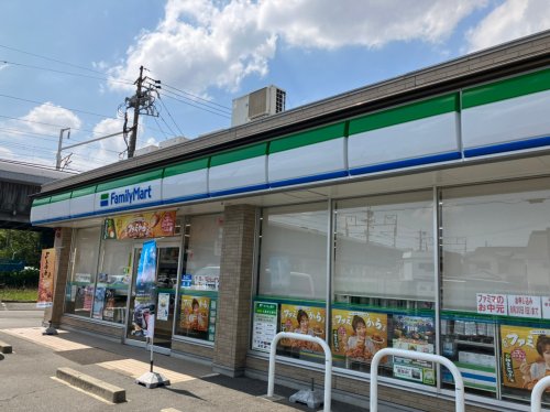コンビニ　ファミリーマート 熱田野立町店（コンビニ）まで303m