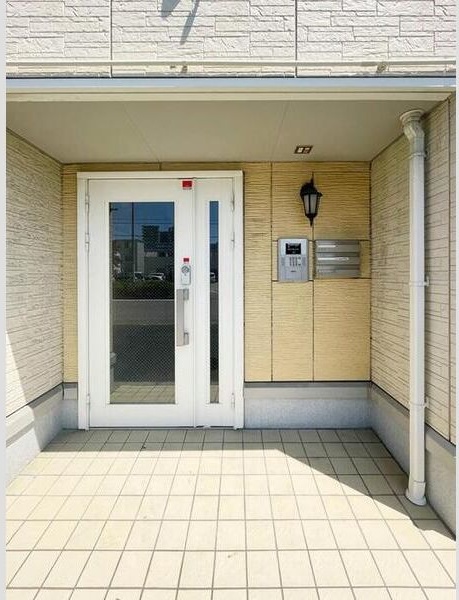 ＪＲ山陽本線 兵庫駅 徒歩12分 3階建 築15年の玄関写真