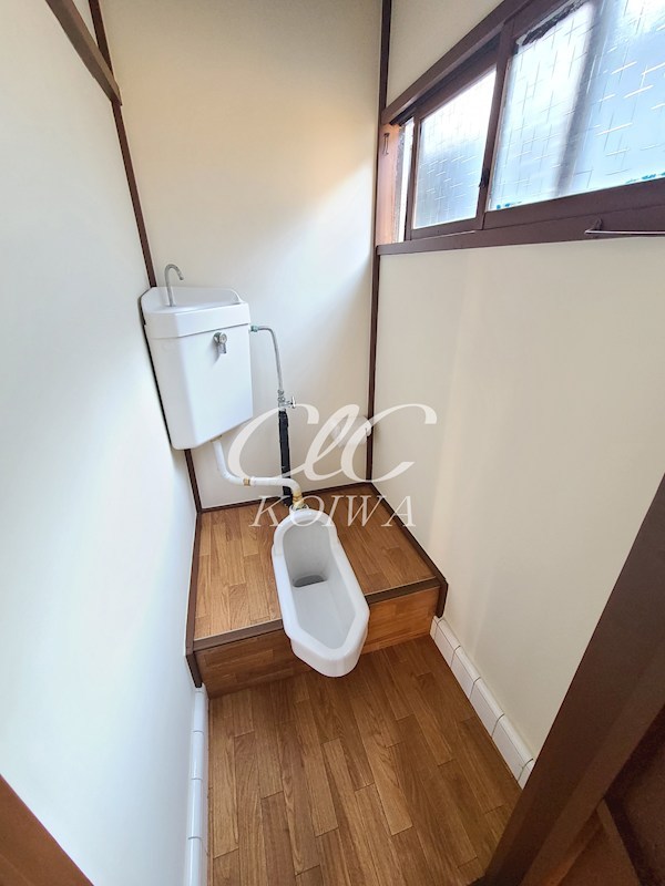 ＪＲ総武線 小岩駅 徒歩15分 2階建 築62年のトイレ写真