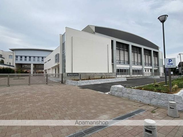 中学校　藤沢市立六会中学校（中学校）まで481m