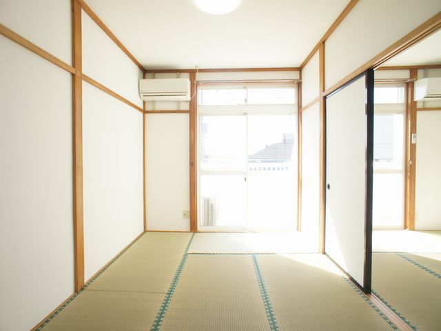 居室・リビング　快適に過ごせるエアコンが付いています♪