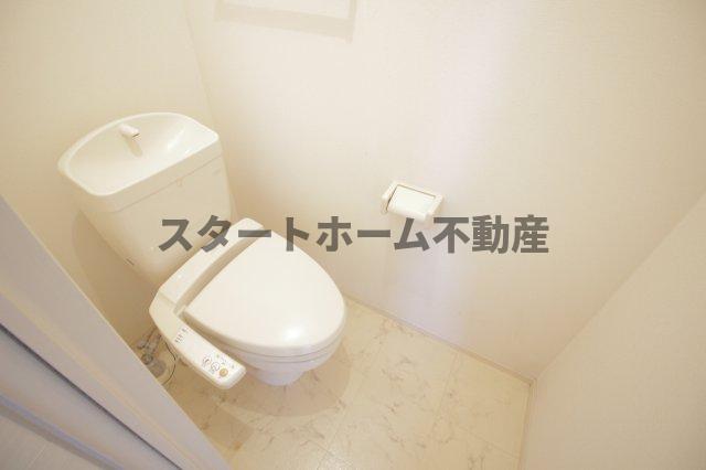 トイレ　落ち着いた色調のトイレです