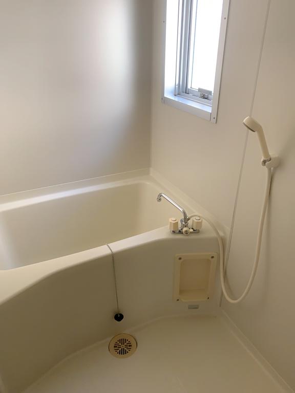 バス・シャワールーム　窓があるので換気も◎