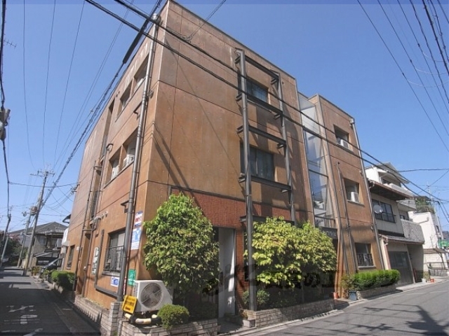 京都市北区鞍馬口町のマンションの建物外観