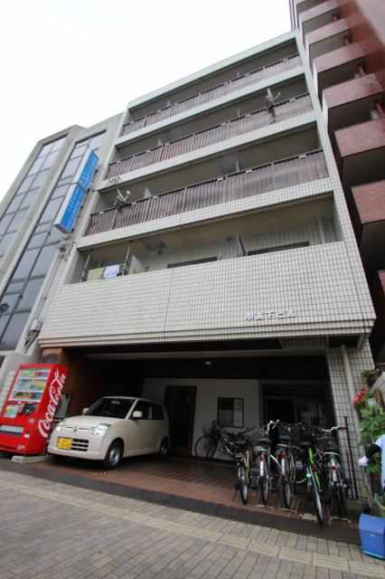 【広島市中区加古町のマンションの建物外観】